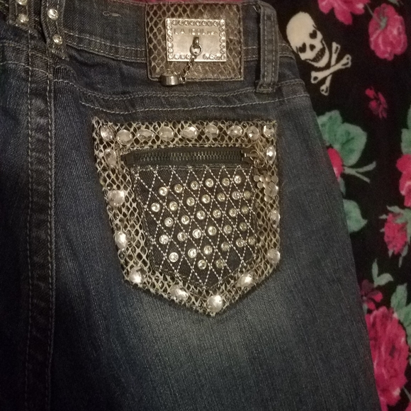 💕LA Idol Skinny Denim Super Bling Back Pockets! - Picture 2 of 5